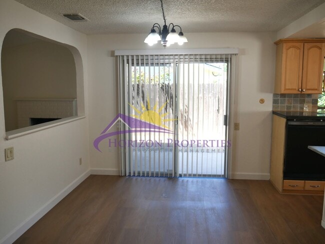 Building Photo - Open 4 Bed 2 Bath 1,407sqft Single Family Home