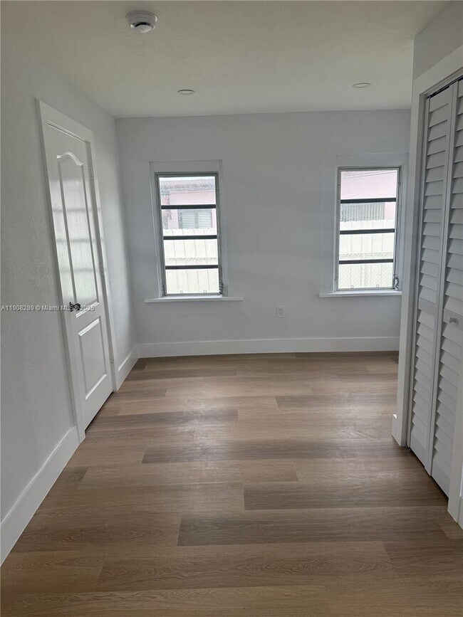 Building Photo - 8242 SW 43rd Terrace