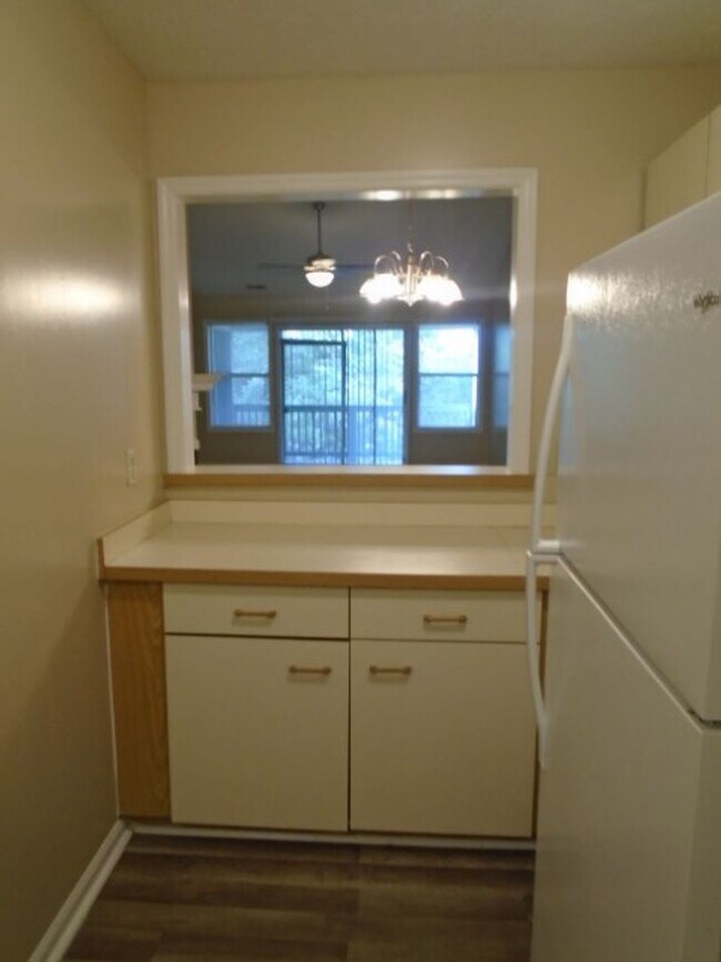 Building Photo - 2 bedroom condo for rent close to base!