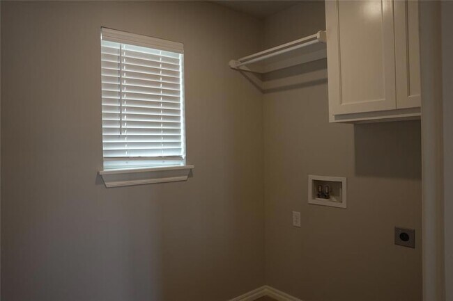 Building Photo - 5216 Bing Cir