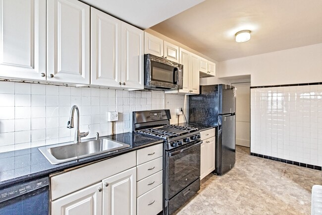 Building Photo - 3 bedroom, 1 bath charming townhome in Wilmington