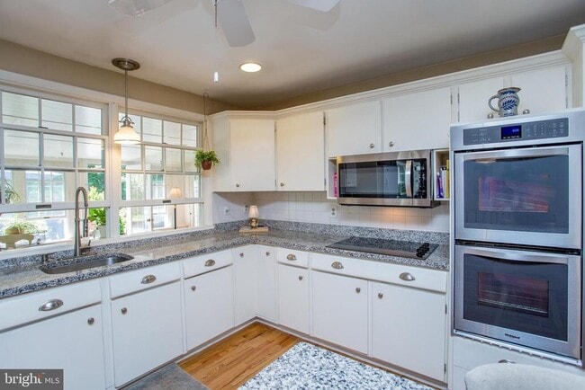 Building Photo - 67 Townview Dr