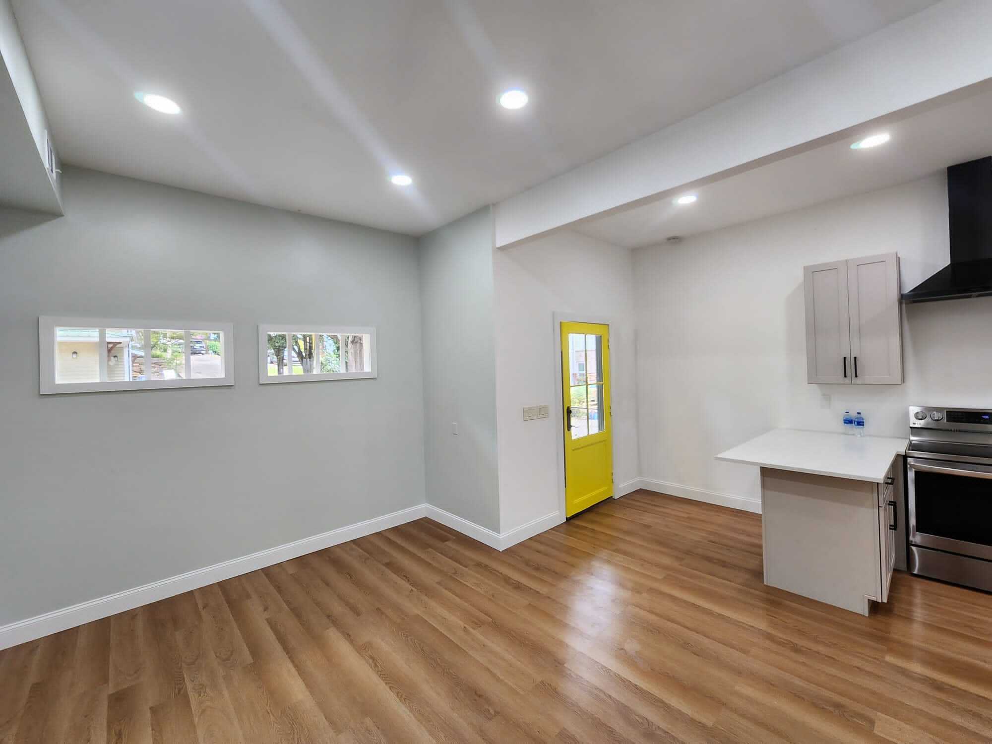 Living room - 1000 Longley Ave NW