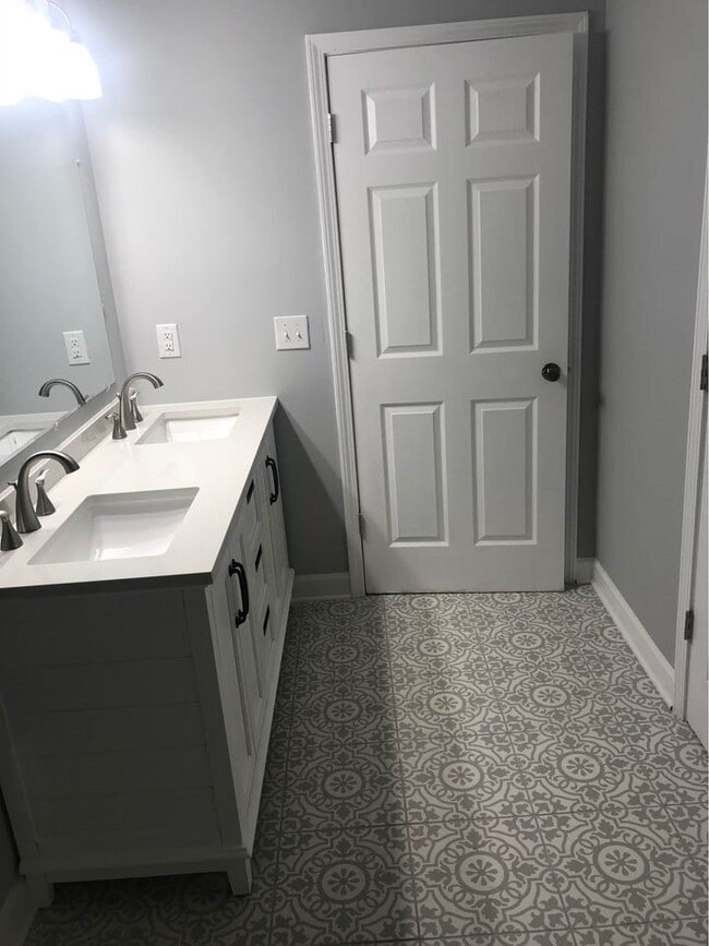 Building Photo - 1229 Bell St