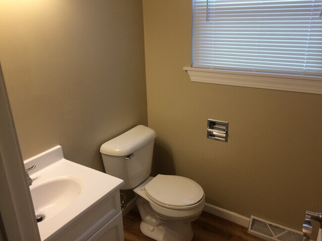 Building Photo - Updated Madison West townhomes - stainless appliances and many other upgrades
