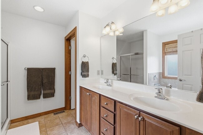 Building Photo - 3 Bedroom | 2 Bathroom | 2 Car Garage| Ozark MO | Fireplace | Separate Green House/Office | Fence...