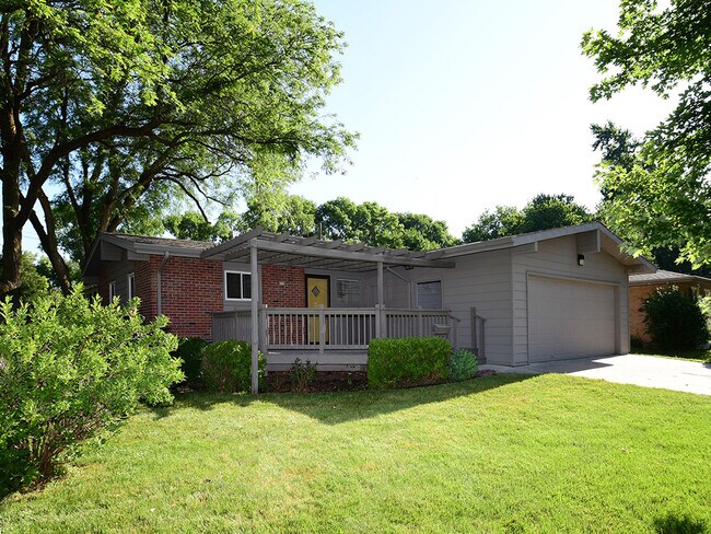 Primary Photo - 8770 Larimore Avenue