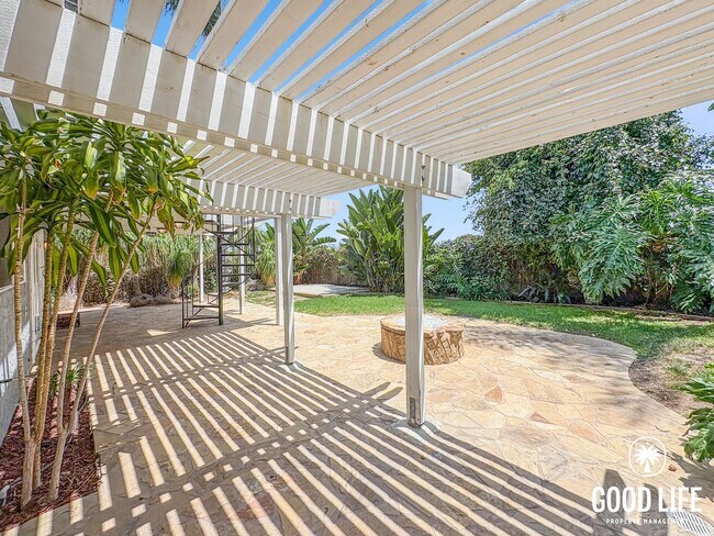 Building Photo - SD: Stunning 4BD/3BA Home in Vista with Panoramic Views, Private Balcony & Large Yard