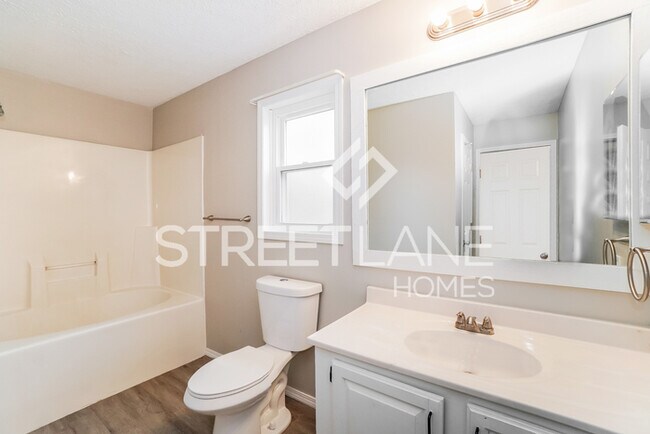 Building Photo - Charming 3 Bedroom in Whitehall!