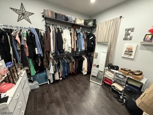 Building Photo - 124-126 Keen St