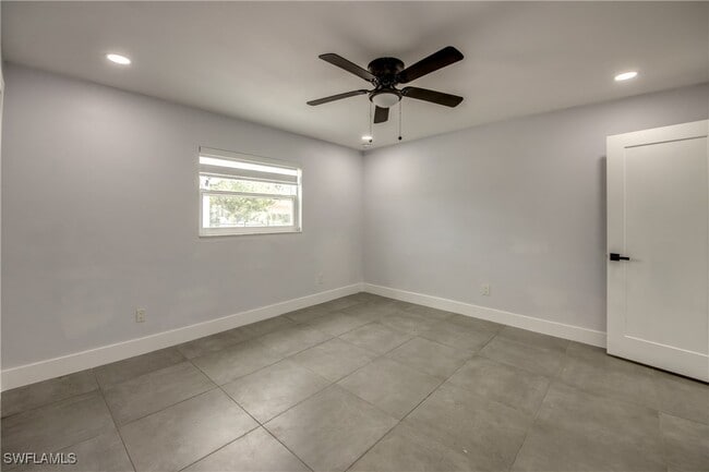 Building Photo - 4312 S Pacific Cir