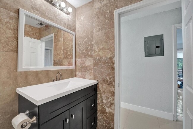 Building Photo - 3322 McKinley St