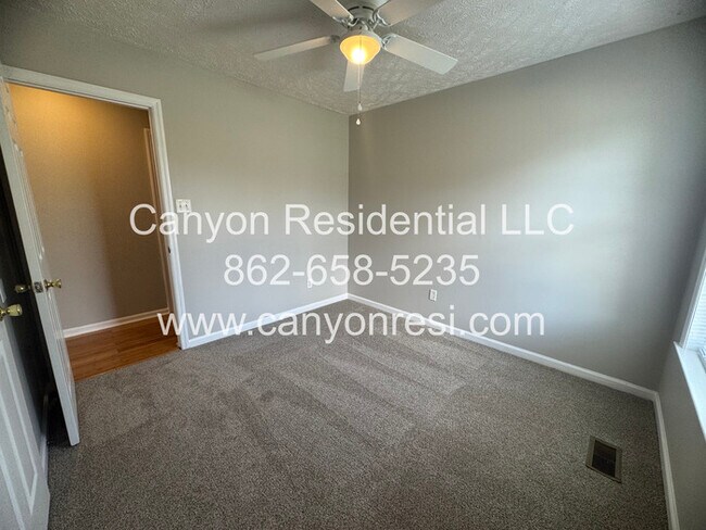Building Photo - 815 Turkey Ridge Dr