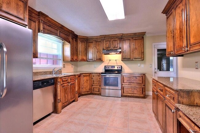 Building Photo - 1601 Kings Row