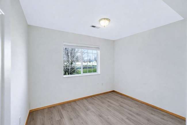 Building Photo - 18624 E 8th Ave