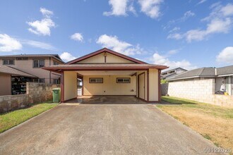 Building Photo - Rarely Available 4 BD/ 2 BA Home in Mililani