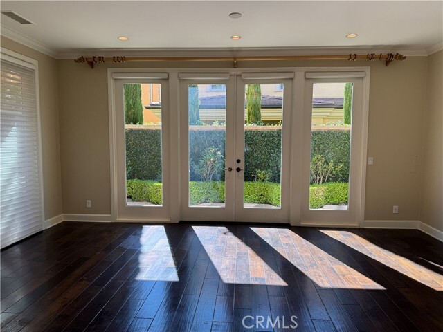 Building Photo - 80 Cipresso