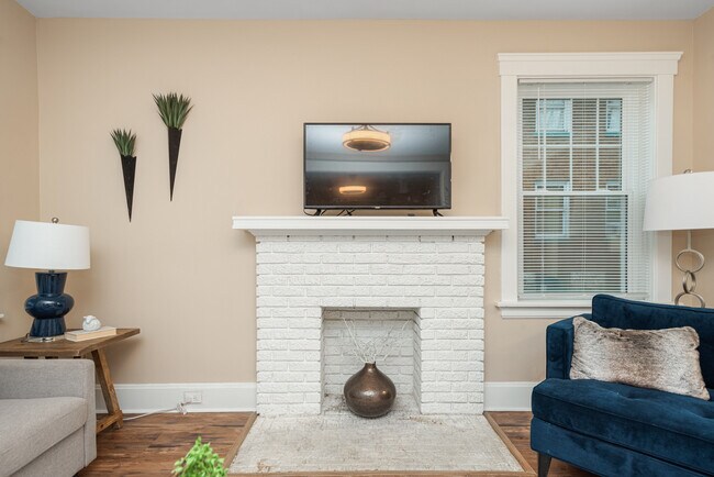 Building Photo - 215 E Mitchell Ave