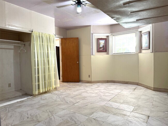 Building Photo - 5004 Irvington Blvd