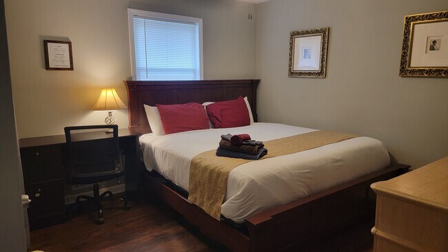 Bedroom 2 - 6585 Buckhurst Trl