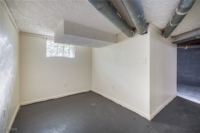 Building Photo - 849 Glenn St