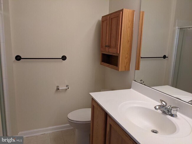 Building Photo - 625 Village Ct