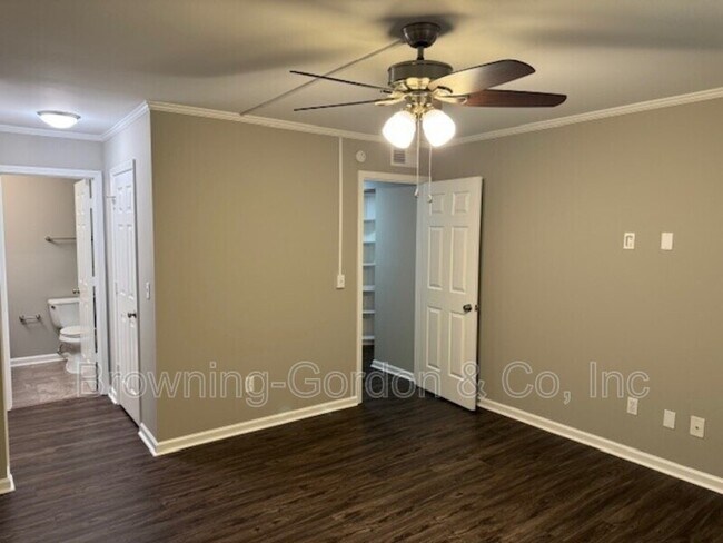 Building Photo - 215 Hillsboro Pl