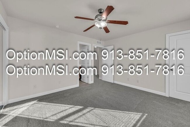 Building Photo - Charming 3-Bedroom Townhouse in Piper School District