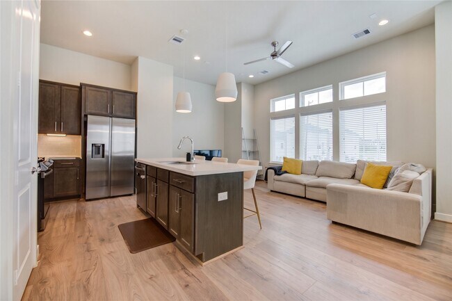 Building Photo - 730 Carriage Knls Dr