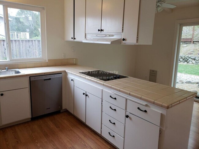 Building Photo - Very nice 4 Bed /2 Bath/1,948 Sqft house in desirable Campolindo neighborhood in Moraga available...