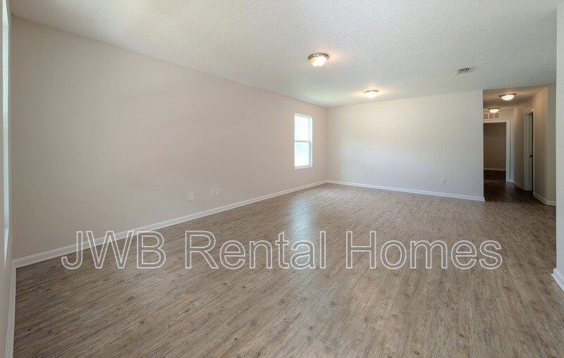 Building Photo - 8253 Nussbaum Dr