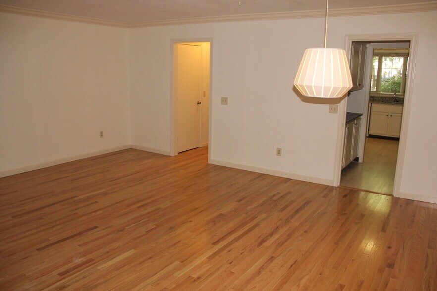 Dining/Living - 45 Tunxis Vlg