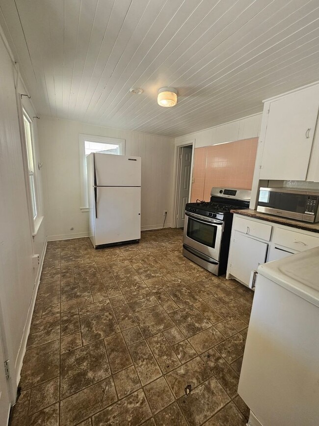 Building Photo - 658 Washington Ave