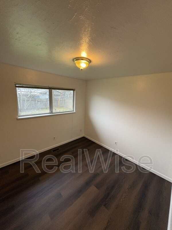 Building Photo - 231 Hawthorne St