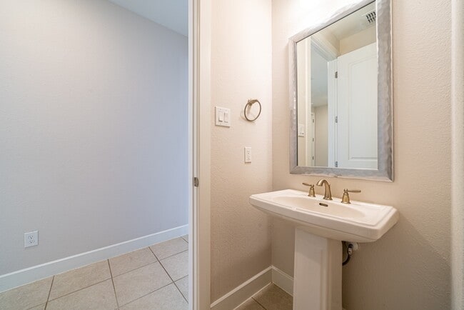 Building Photo - 4706 Llano Lp
