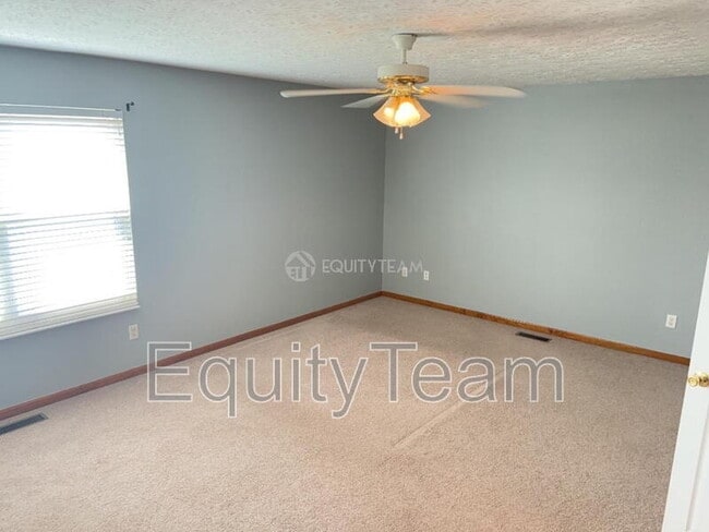 Building Photo - 5781 Meadow View Dr