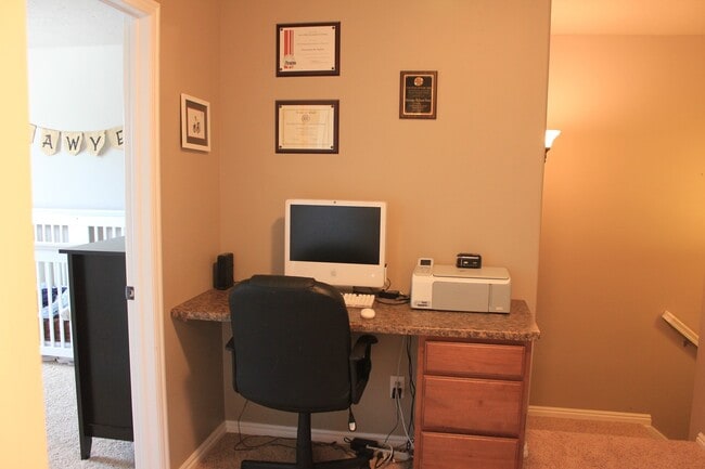 Building Photo - Spacious 3 Bedroom In Stansbury Park- Show...