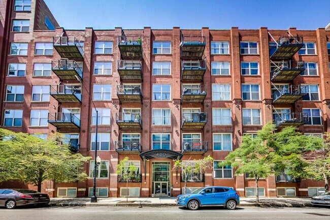 Building Photo - 420 S Clinton St