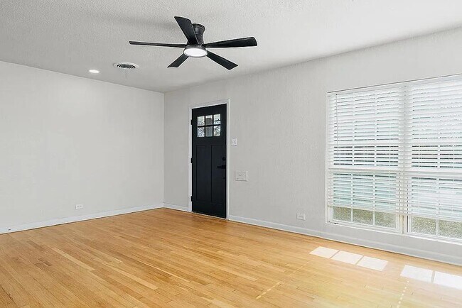 Building Photo - 2551 W Summit Ave.