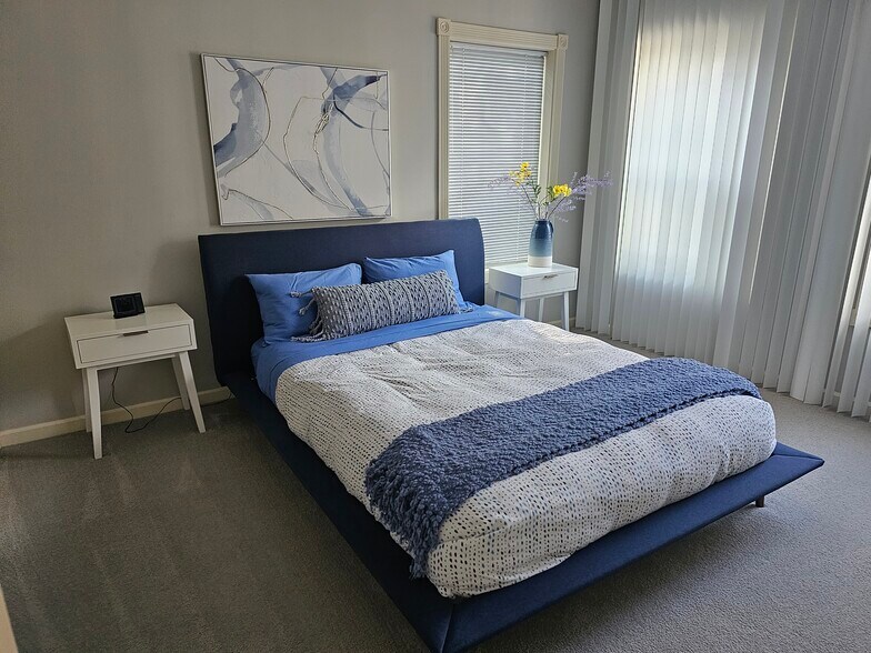 Building Photo - 13518 SW Hillshire Dr