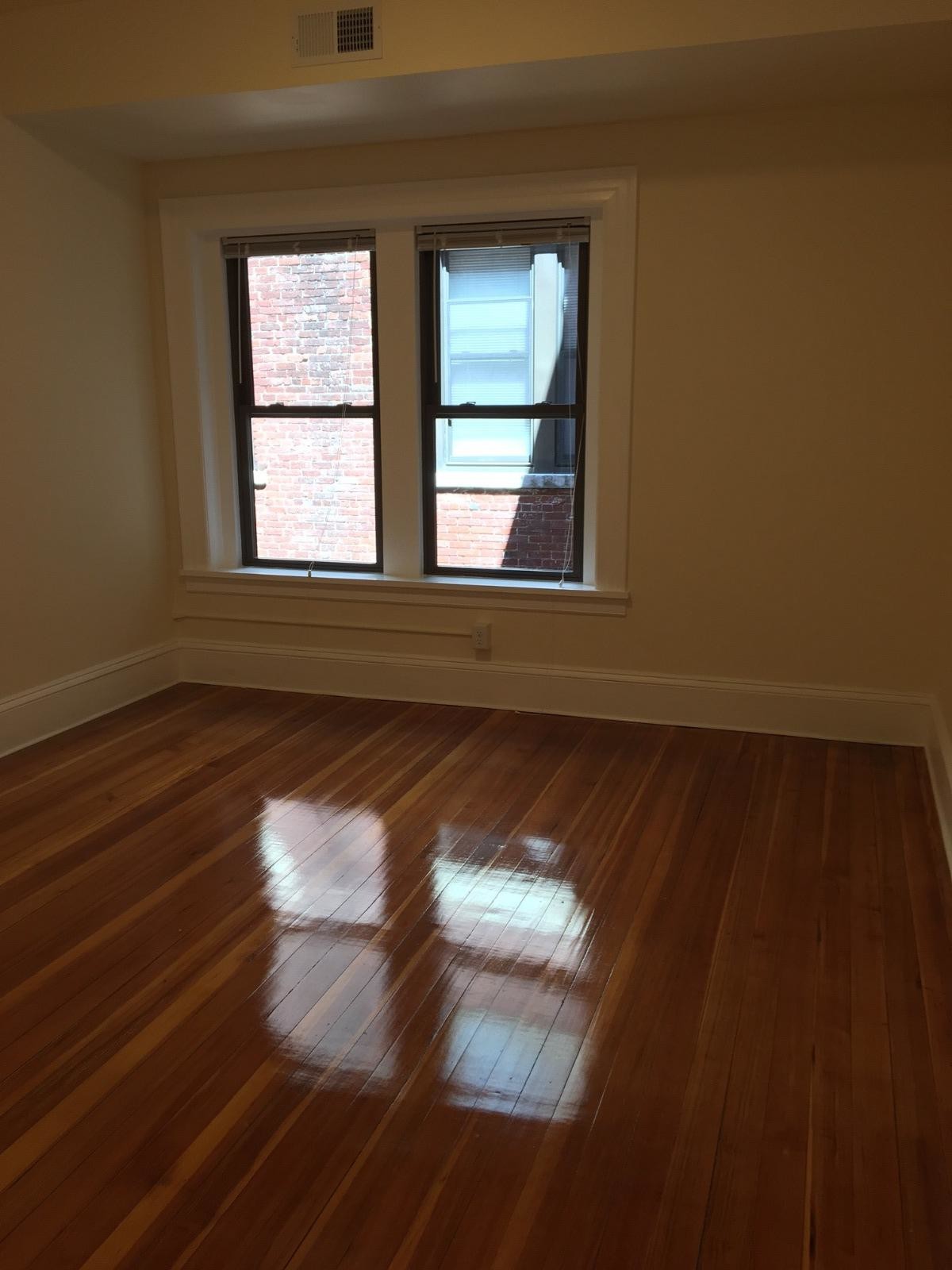 Building Photo - 1463 Beacon St