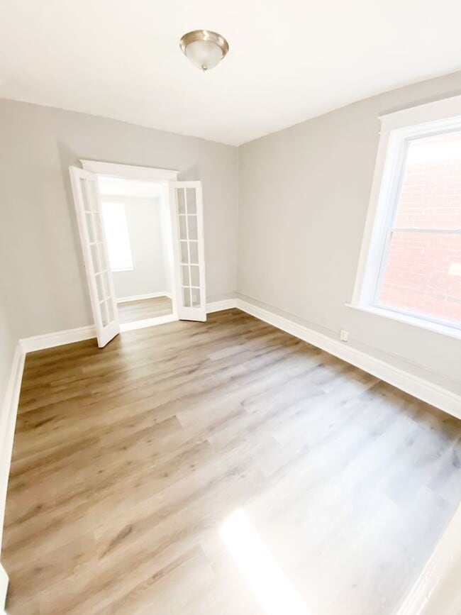 Building Photo - Spacious 2 bed 1 bath just south of Cherokee