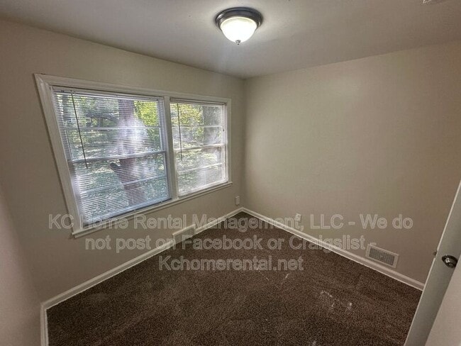 Building Photo - 6401 W 72nd Terrace