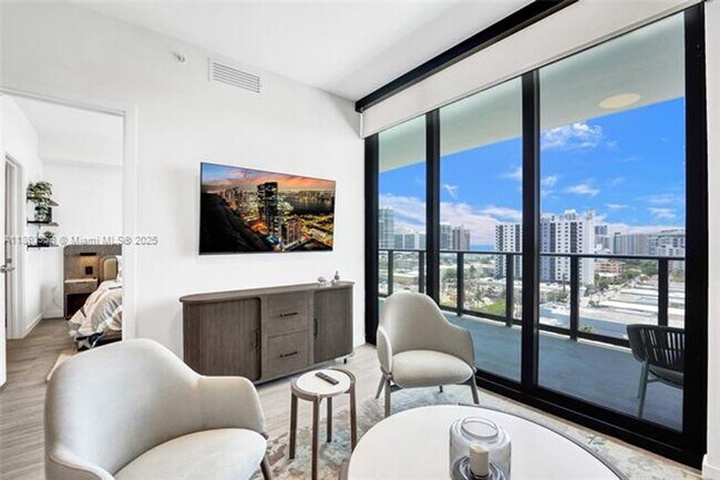 Building Photo - 580-572 72nd St