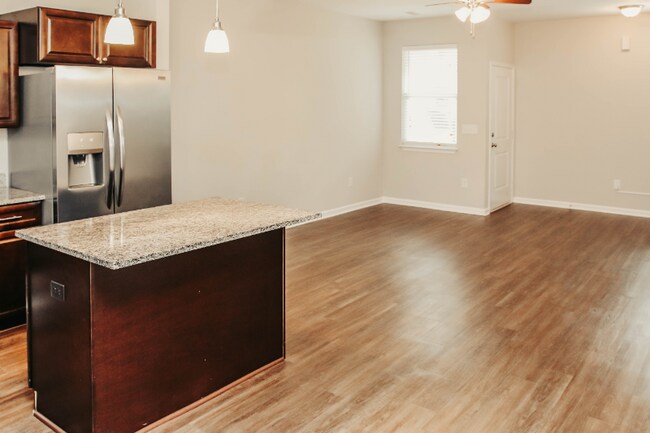 Building Photo - 5 Huntress Dr
