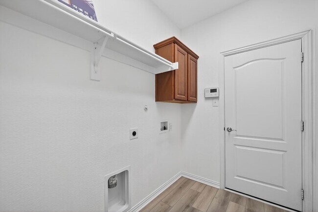 Building Photo - 2360 Collin Dr
