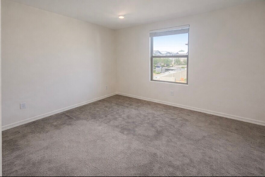 Building Photo - 8337 E Irwin Ave