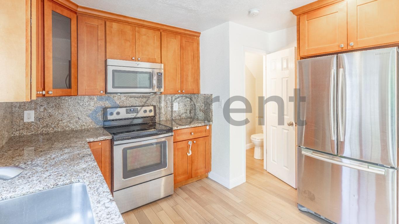 Building Photo - Unit