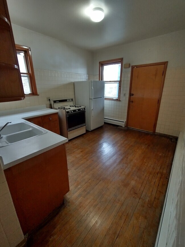 Building Photo - 3646 W Wrightwood Ave