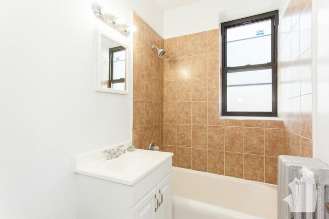 Building Photo - 2737 North Spaulding-320